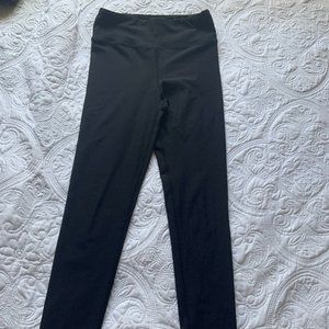 Black athletic leggings